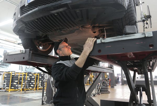Radiator Coolant Overflow Tank